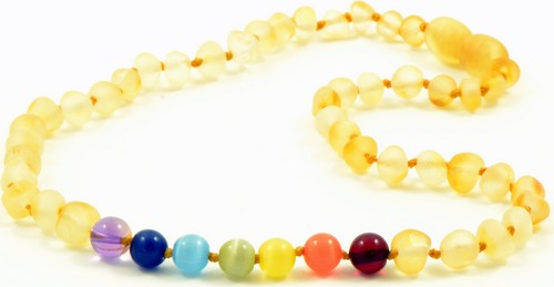 Colar Âmbar Báltico Limão bruto e 7 cristais dos  Chackras - Adulto 45 cm.